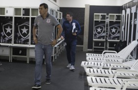 Fábio Carille e Osmar Loss chegando ao vestiário do Engenhão para enfrentar o Botafogo