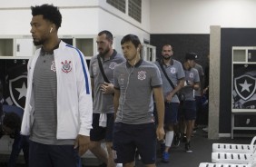 Kazim, Romero, Walter e Danilo chegam no vestiário para enfrentar o Botafogo