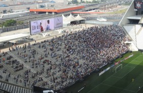 Dentro do estdio, o nmero ainda era pequeno no incio do jogo