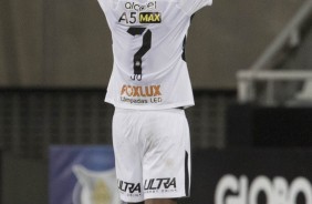 Jô marcou o único gol do Corinthians na partida desta segunda-feira