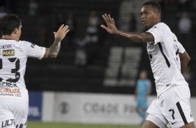 Jô marcou o único gol do Corinthians na partida desta segunda-feira