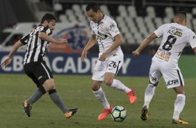 Rodriguinho em jogada durante a partida contra o Botafogo, pelo returno do Brasileirão