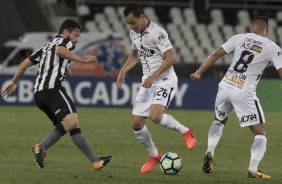 Rodriguinho em jogada durante a partida contra o Botafogo, pelo returno do Brasileiro