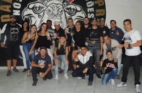 Atletas do Corinthians/Audax levaram troféu à Gaviões da Fiel
