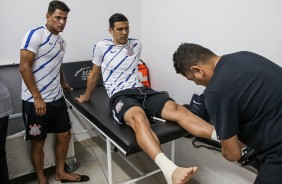 Balbuena e Giovanni Augusto no vestirio antes da partida contra a Ponte Preta