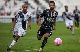 Clayson em ao na partida contra a Ponte Preta