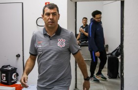 Fábio Carille chega no vestiário antes da partida contra a Ponte Preta