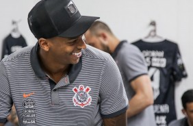 Jô no vestiário antes da partida contra a Ponte Preta