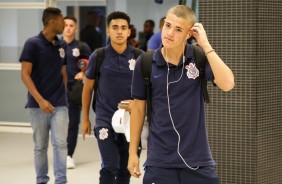 Jogadores da equipe sub-17 na chegada para a partida contra o Vitória