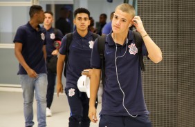 Jogadores da equipe sub-17 na chegada para a partida contra o Vitria