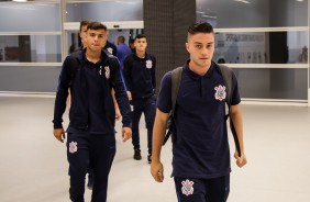 Jogadores da equipe sub-17 na chegada para a partida contra o Vitria