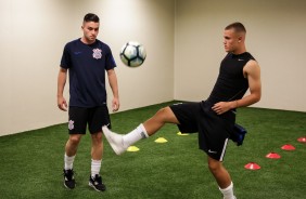 Jogadores da equipe sub-17 na chegada para a partida contra o Vitria