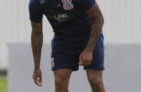 Jogadores reservas participaram de treino com bola no CT