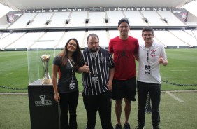 Jogador também tirou fotos com guias do Tour Casa do Povo