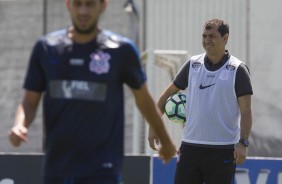 Carille durante treino no CT Joaquim Grava