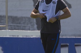 Carille durante treino no CT Joaquim Grava