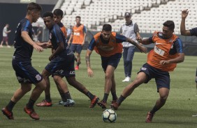 Embalados pela torcida, os jogadores treinaram na Arena Corinthians na manh deste sbado
