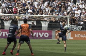 Fagner, dúvida durante a semana, treinou normalmente neste sábado na Arena Corinthians