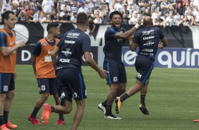 Kazim sempre alegre nos treinos; O jogador estava todo sorridente na Arena lotada