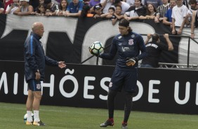 Mauri e Cssio durante o treinamento deste sbado diante 32 mil Fieis na Arena