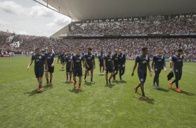 Os jogadores adentrando na Arena Corinthians no treino deste sbado