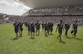 Os jogadores adentrando na Arena Corinthians no treino deste sábado