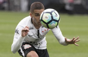 Gabriel, símbolo de raça, atuando diante o Palmeiras na Arena Corinthians