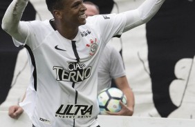 O atacante J marcou o gol de pnalti contra o Palmeiras na Arena Corinthians