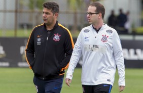 Alexandro Gonalves Dias, enfermeiro, e Ivan Grava, mdico, durante o treino desta segunda