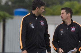 Cuca e Osmar Loss conversam durante o treino destas segunda-feira no CT