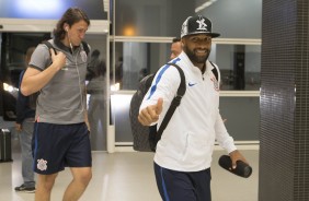 Cássio e Fellipe Bastos chegando à Arena Corinthians para jogar contra o Palmeiras