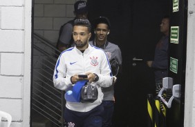 Clayson chega à Arena da Baixada para a partida contra o Atlético-PR