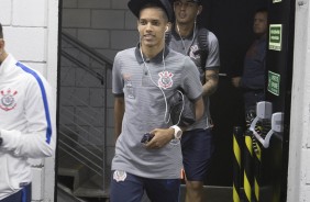 Pedrinho chegando à Arena da Baixada para a partida contra o Atlético-PR