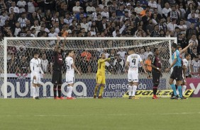 Walter pegou um pênalti contra o Atlético-PR, mas saiu lesionado no final da partida