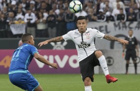 Arana atuando contra o Ava, na vitria por 1 a 0 na Arena Corinthians