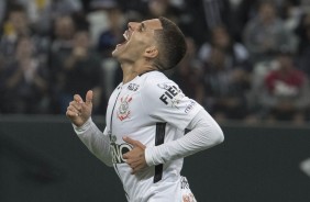 Gabriel lamenta chance perdida contra o Avaí na Arena Corinthians