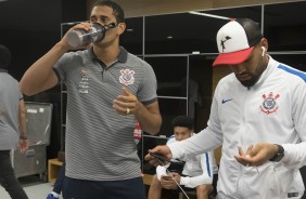 Pablo e Fellipe Bastos no vestiário da Arena Corinthians