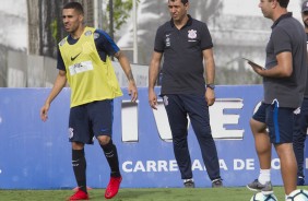Gabriel e Carille no treino que antecede o duelop contra o Avaí