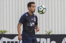 Jadson durante o treino antes do jogo contra o Avaí