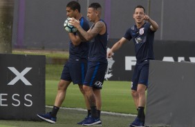 Pablo, Arana e Rodriguinho chegando ao treino antes do duelo contra o Avaí
