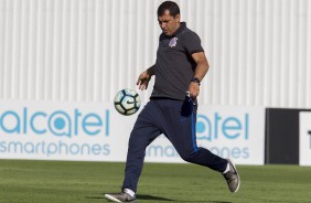 Carille durante treino no CT Joaquim Grava