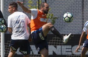 Danilo em ao no treino desta segunda-feira