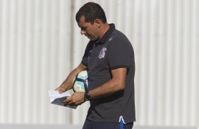 Fábio Carille durante treino no CT Joaquim Grava