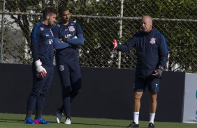 Goleiros do Corinthians durante o treino desta tarde no CT Joaquim Grava