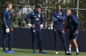 Goleiros do Corinthians durante o treino desta tarde no CT Joaquim Grava