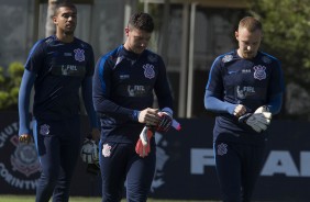 Goleiros do Corinthians durante o treino desta tarde no CT Joaquim Grava