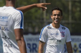 Jadson no treino desta segunda-feira j com foco no Fluminense