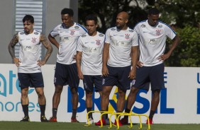 Jogadores do Corinthians se preparam para encarar o Fluminense