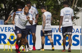 Jogadores do Corinthians se preparam para encarar o Fluminense