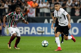 O lateral Guilherme Arana durante partida contra o Fluminense